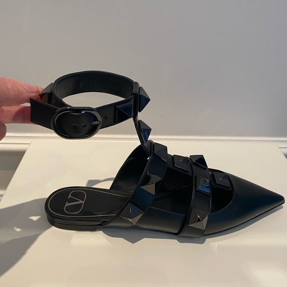 Brand new VALENTINO GARAVANI Roman Stud Leather Ankle-Strap Ballet Flats - Picture 4 of 13